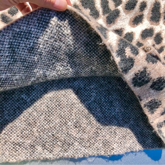 H&M Animal Print Sweatshirt/Sweater Lightweight Size XS (Extra Small) - Picture 5 of 13